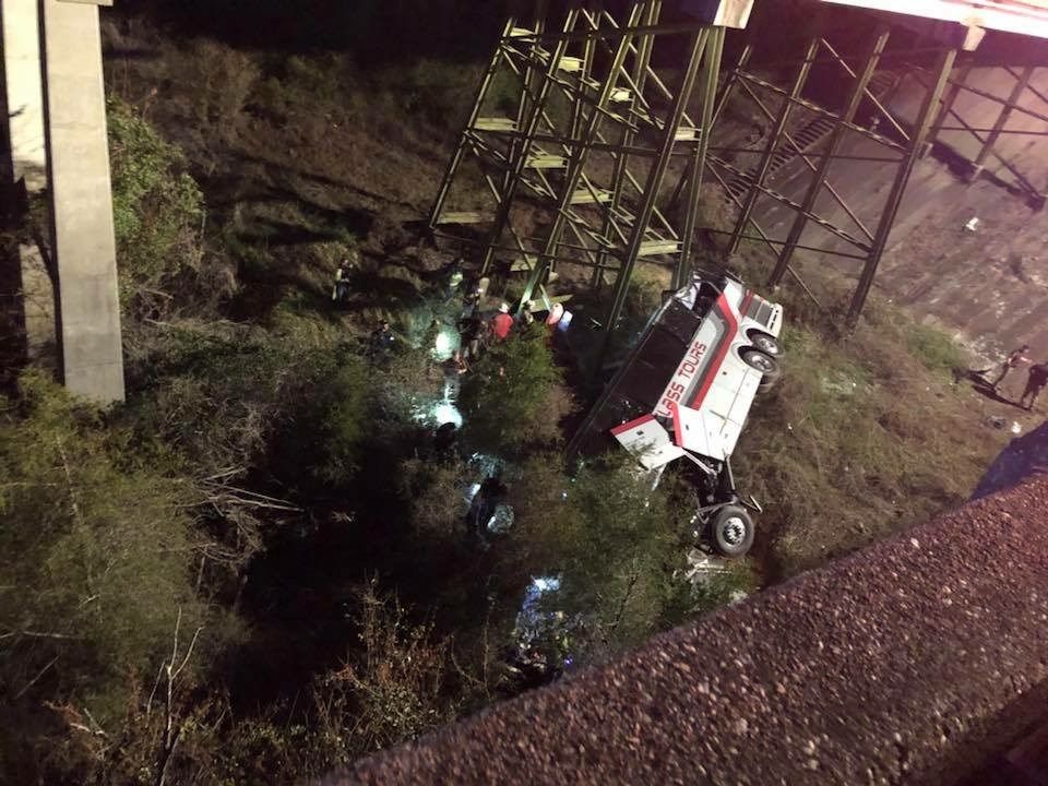 1 dead in Alabama I-10 crash of charter bus carrying Texas band students